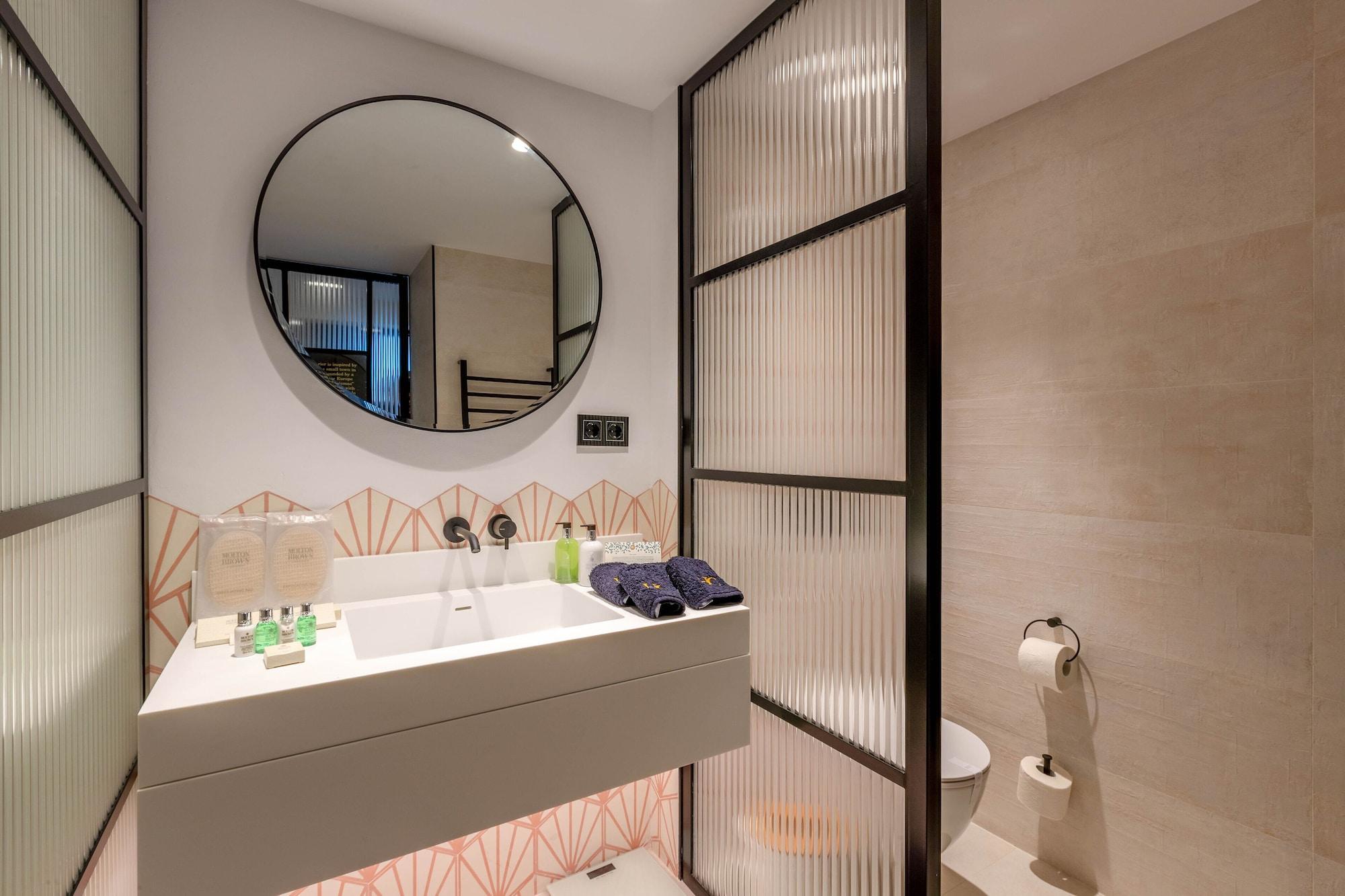 Claude Hotel
