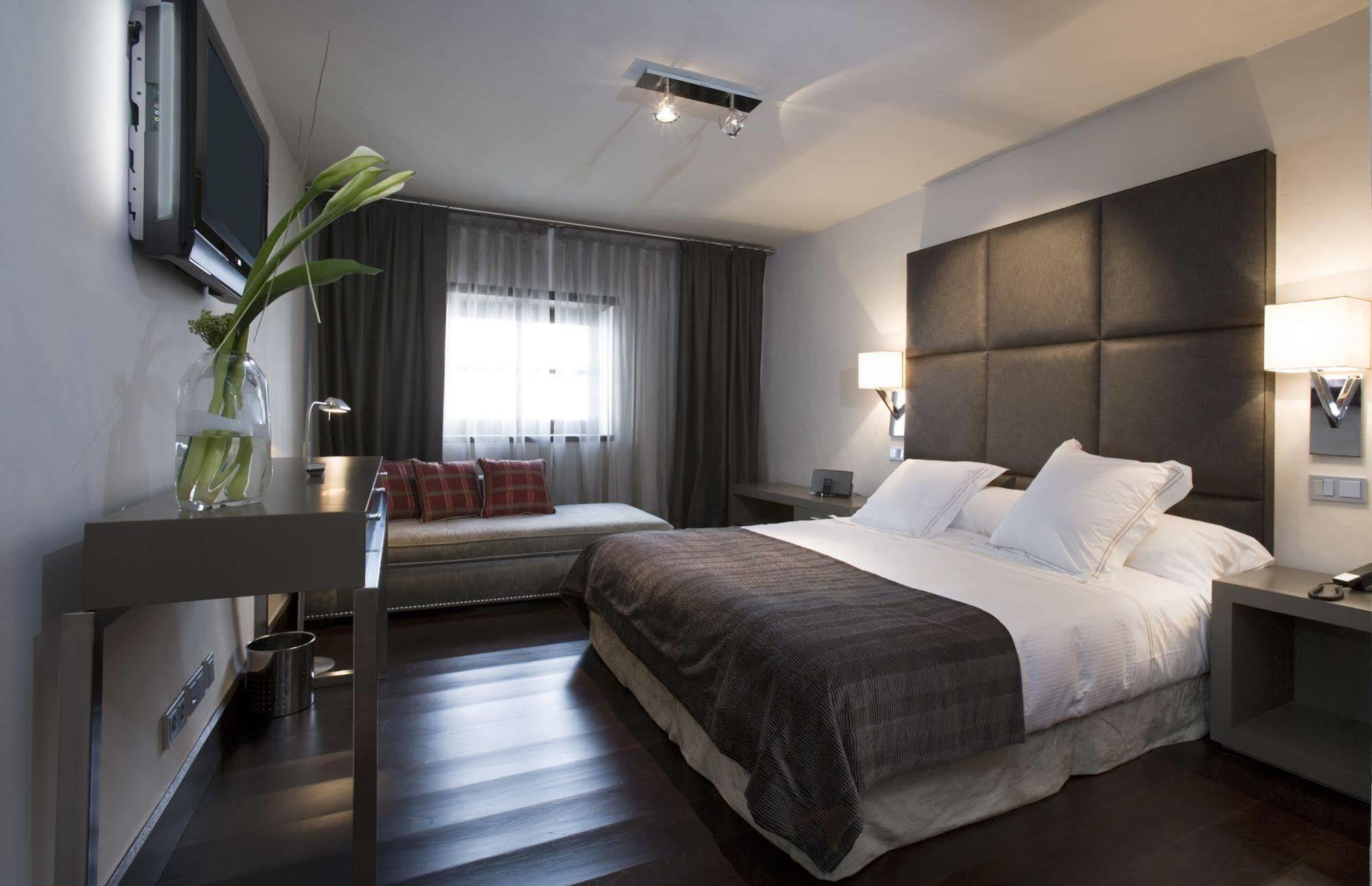 Claude 3* Marbella